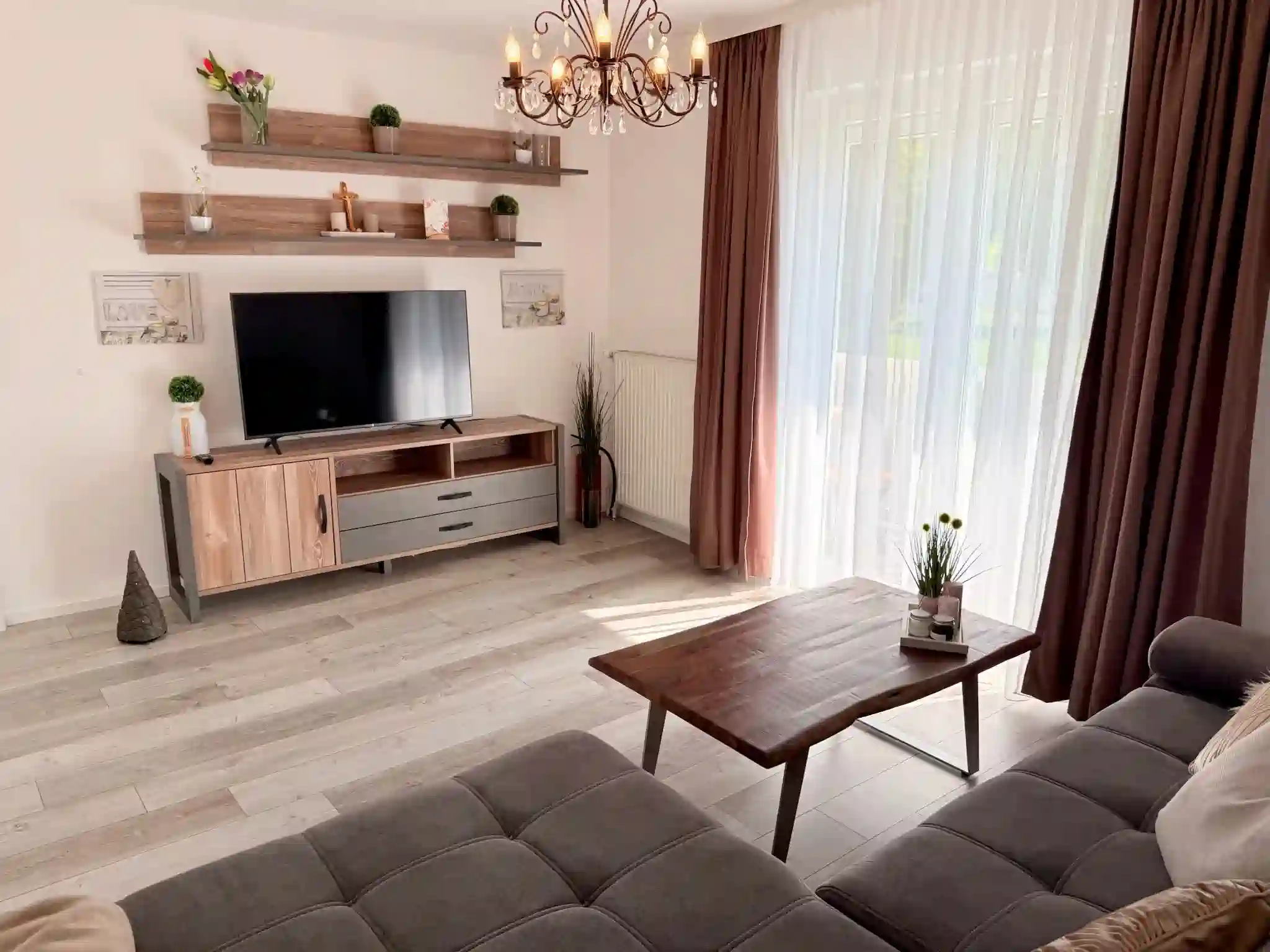 Wohnzimmer mit Fernseher